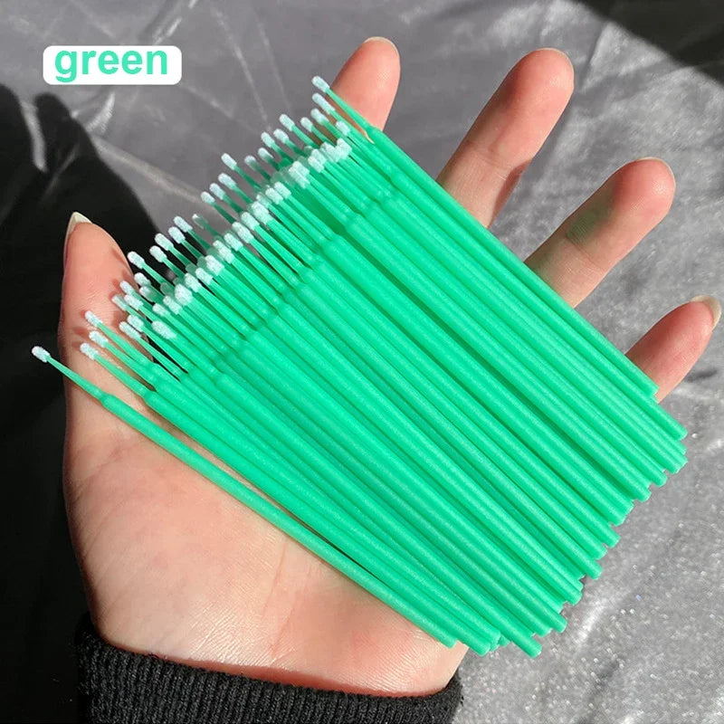 100PCS Cepillos de limpieza de pestañas – Micro algodón Swabs para extensiones de lash y eliminación de maquillaje